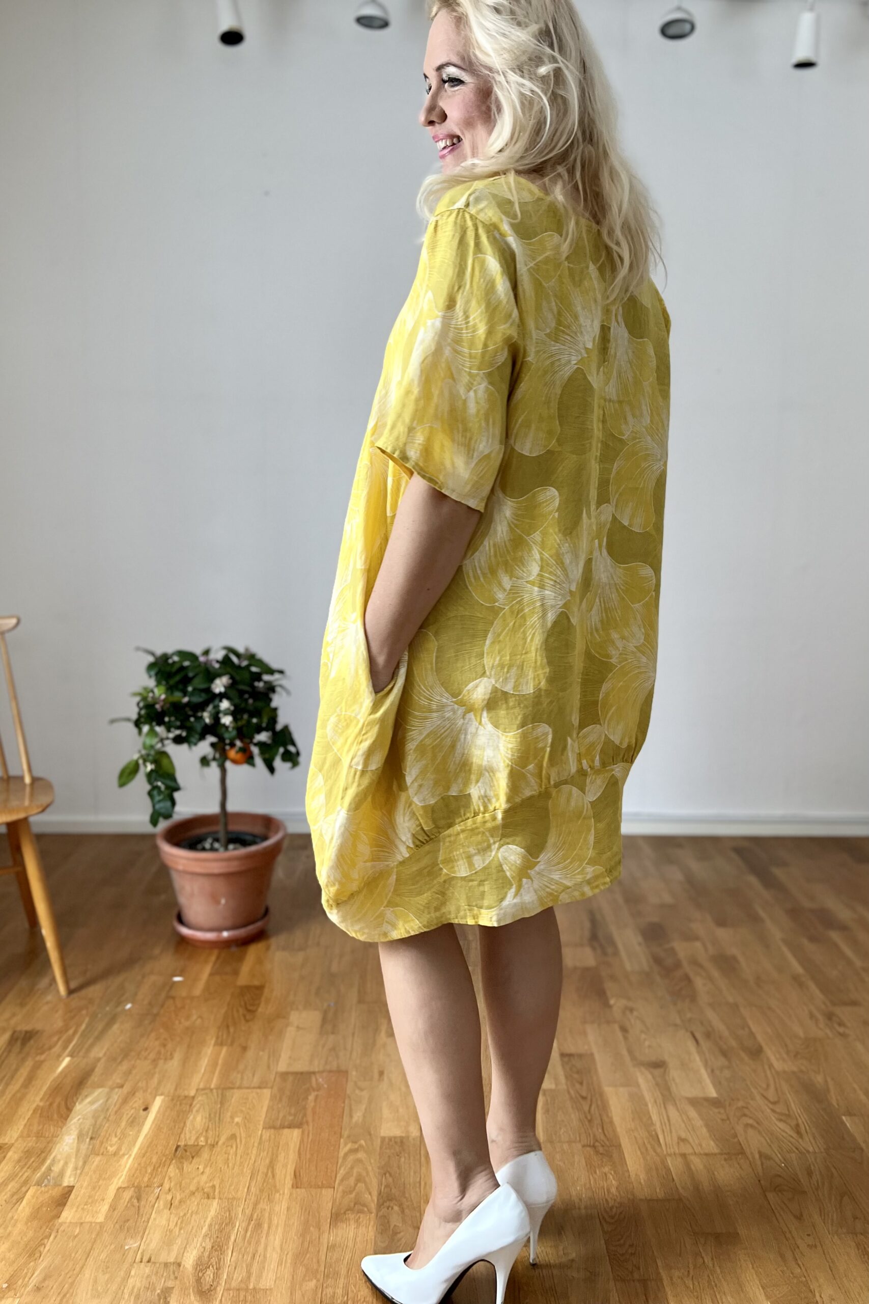 Kukkaunelma pellavatunika/mekko, keltainen 50/54 - Image 3