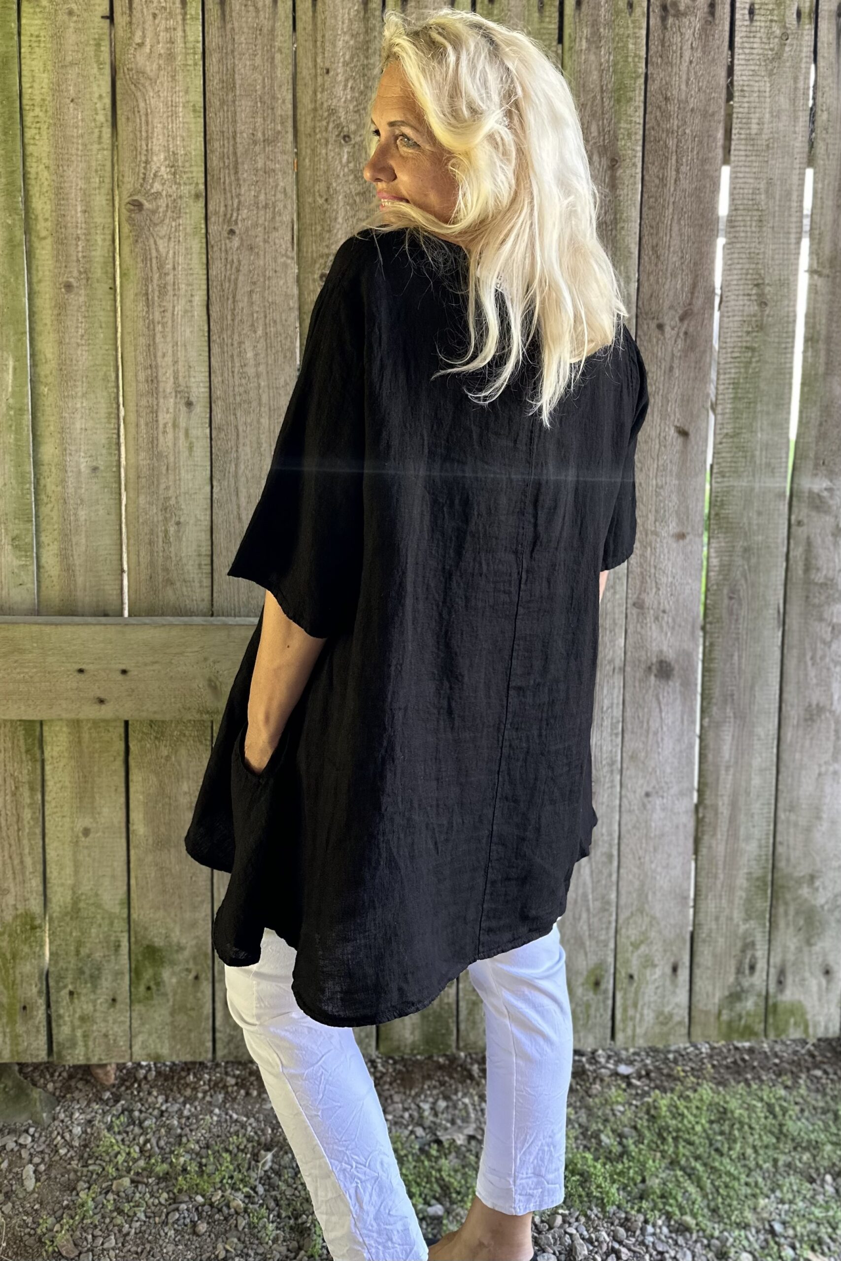 Musta pellavatunika selkeä malli reilu koko