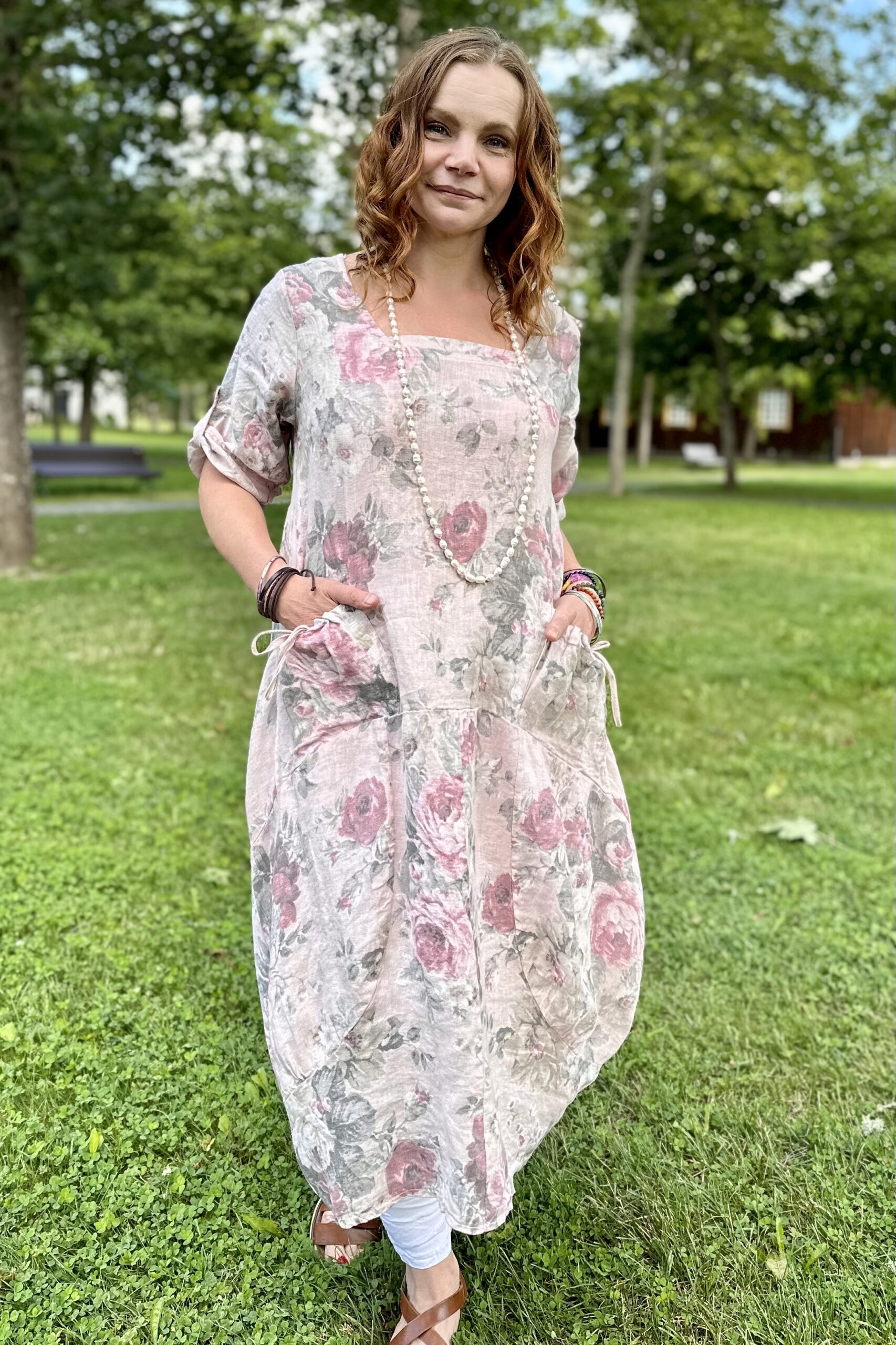 Hihallinen Flowers-mekko pienempi roosa