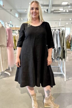 Pellavatehdas Diana pellavamekko musta