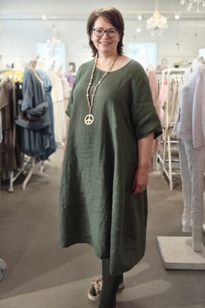 Kaarina pellavamekko maastonvihreä Pellavatehdas