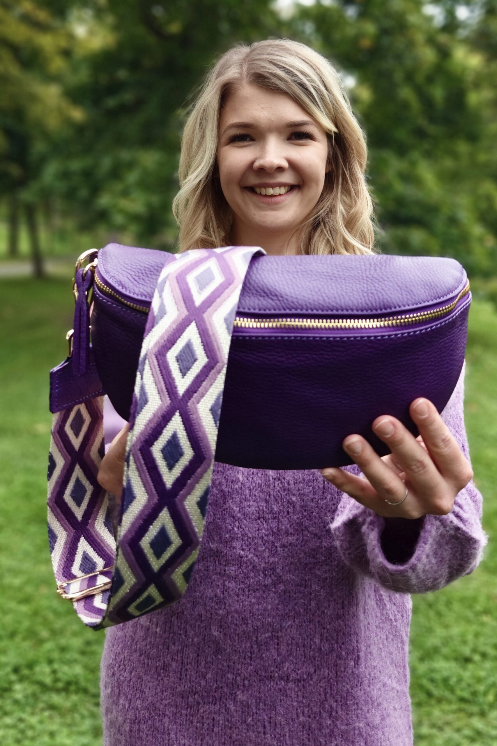 Pellavatehdas Crossbody-laukku tummaliila keskikoko