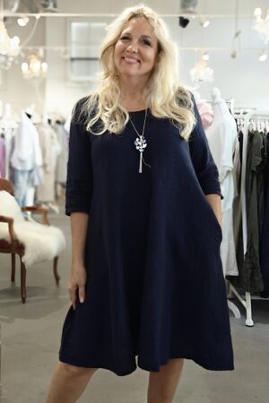 Pellavatehdas Diana pellavamekko tummansininen