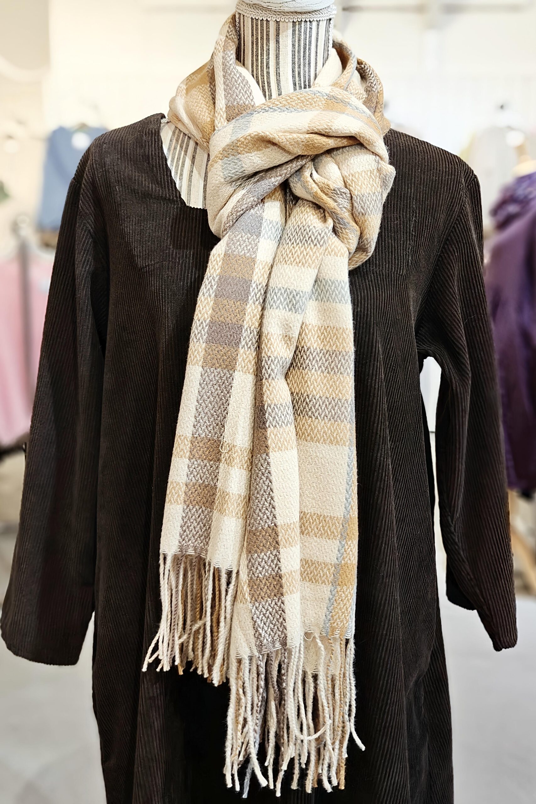 Pellavatehdas Disa talvihuivi creme/kameli