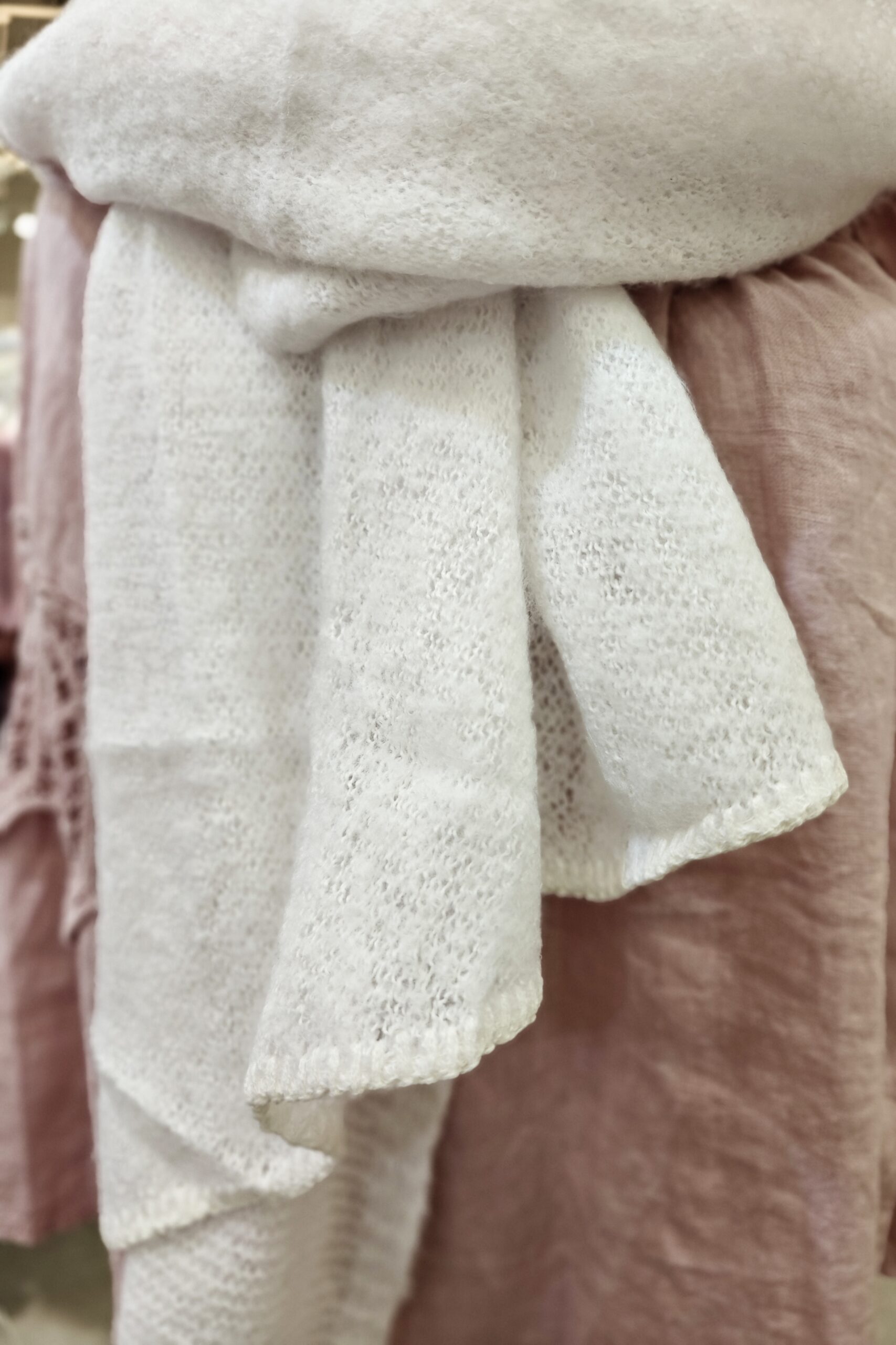 Dream pörröhuivi, valkoinen - Image 3