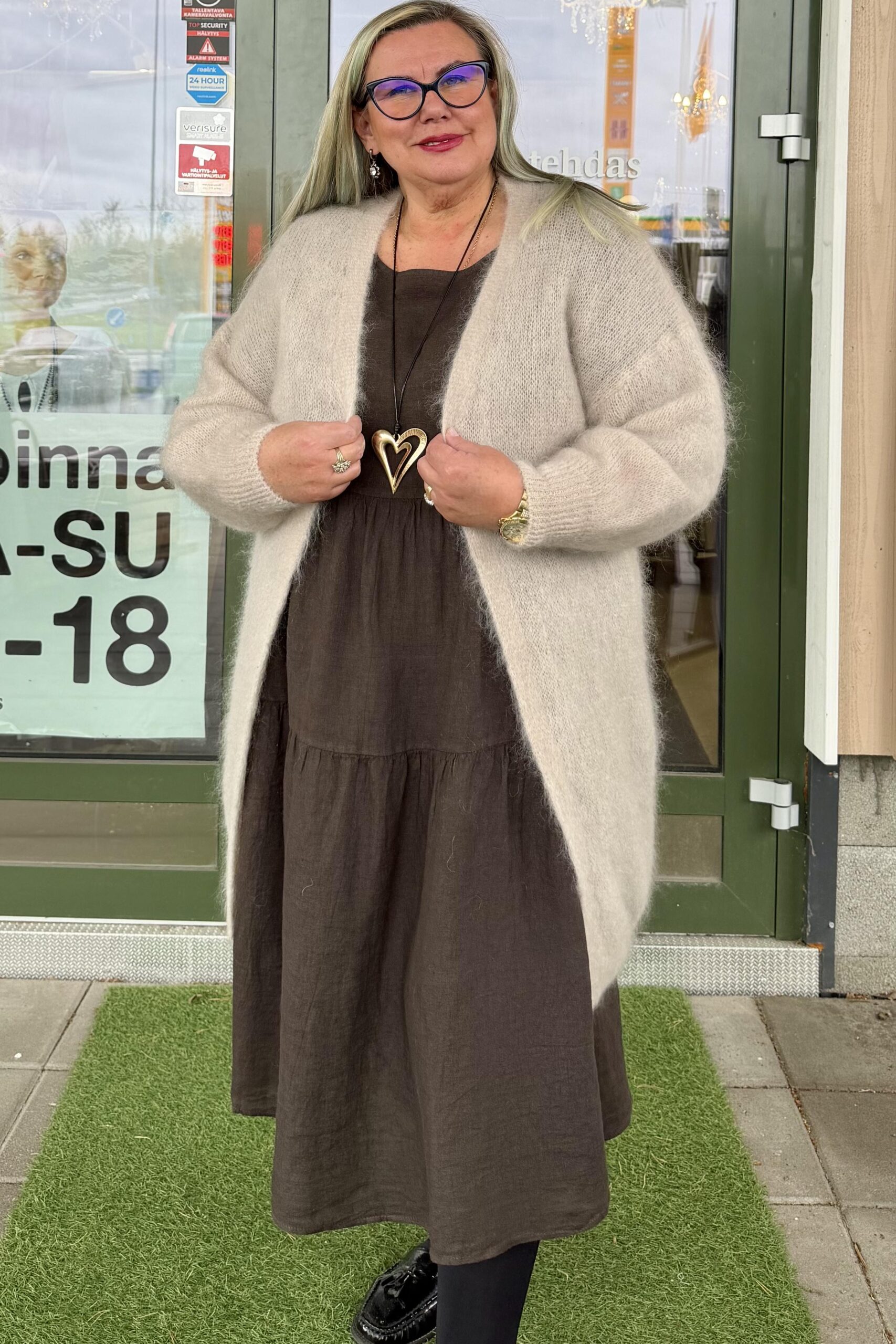 Pellavatehdas Nicole neuletakki beige