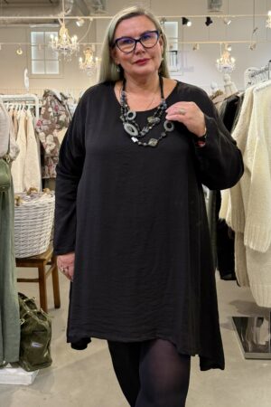 Pellavatehdas Paola viskoositunika musta