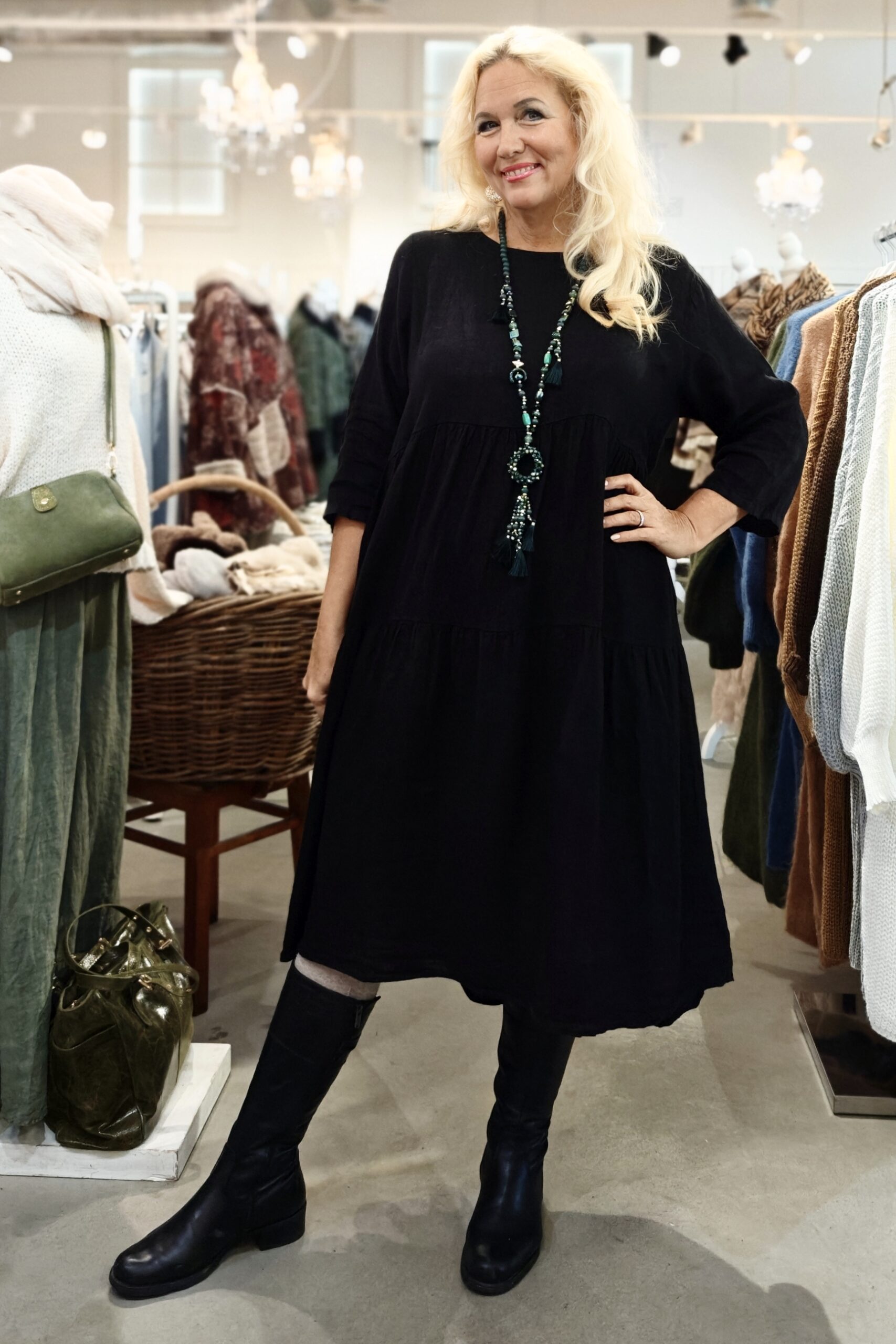 Joanna Plus frillamekko Pellavatehdas musta