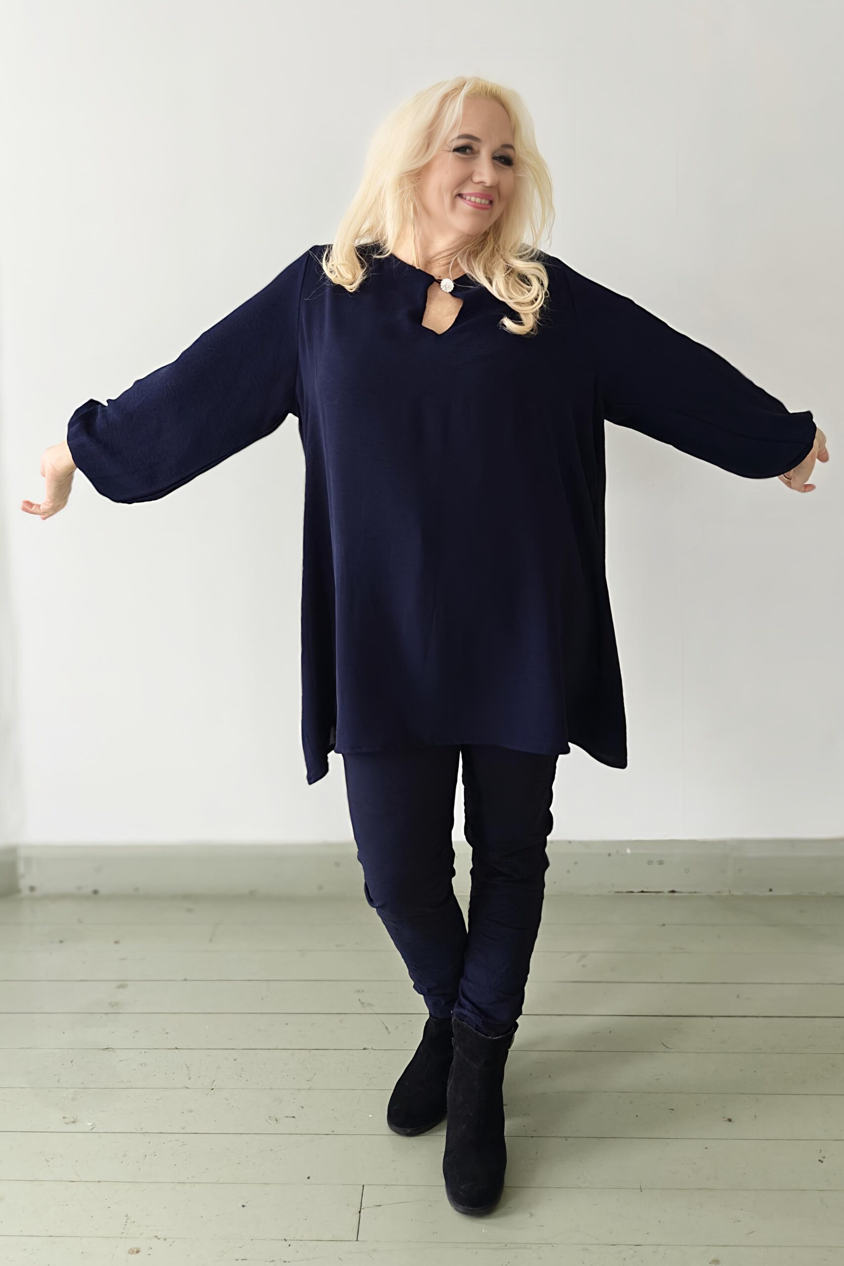 Alexandra viskoositunika, tummansininen 2XL/3XL - Image 4