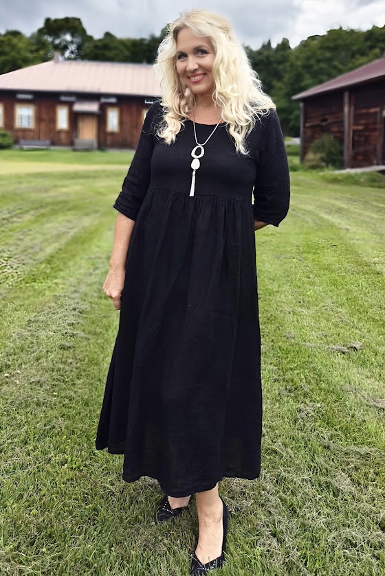 Pellavatehdas Nelma pellavamekko musta