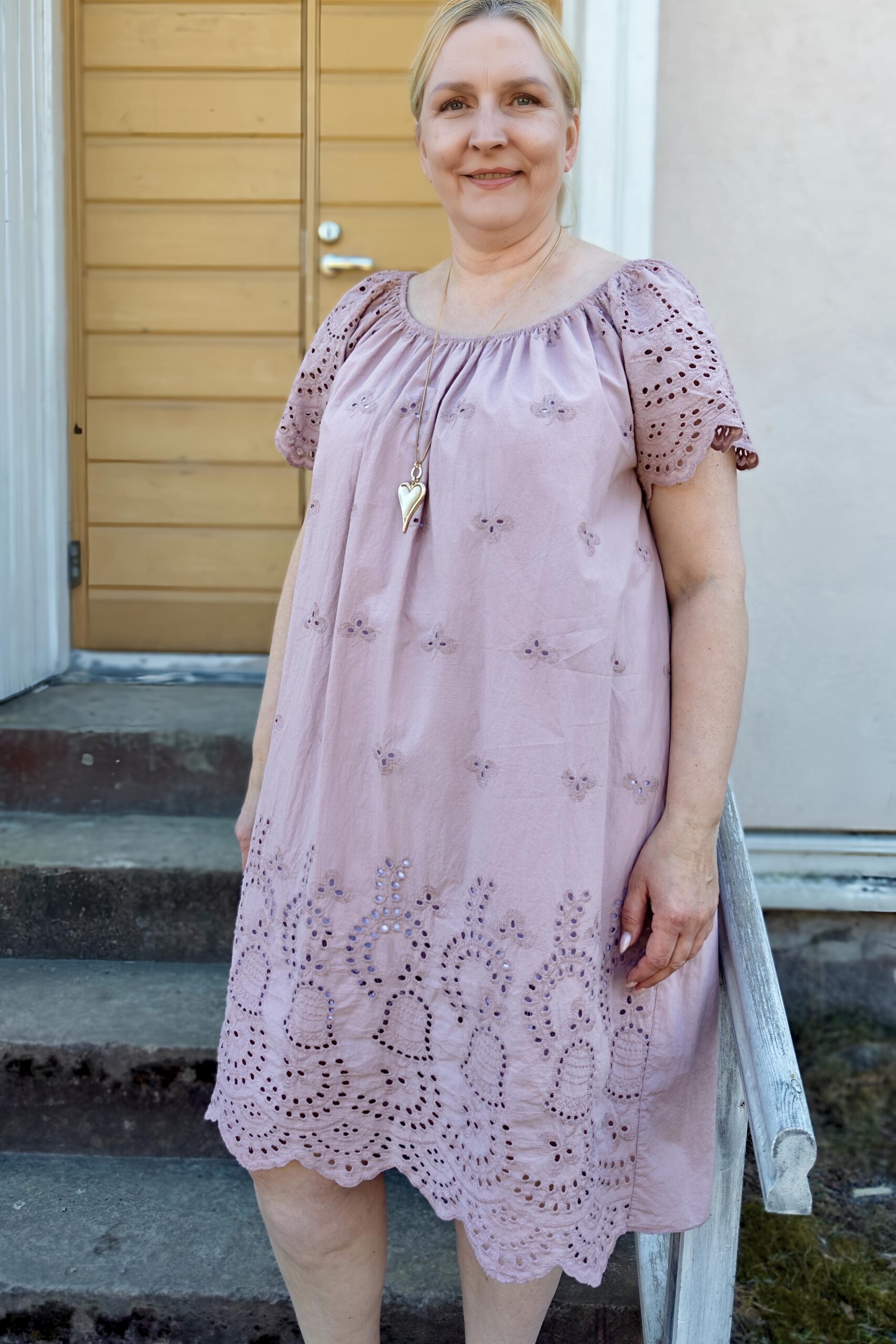 Pellavatehdas Josefiina brodyyrimekko vanha roosa