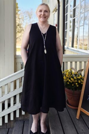 Pellavatehdas Fanny pellavamekko musta