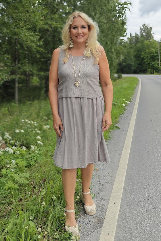 Pellavatehdas Indira puuvillamekko taube