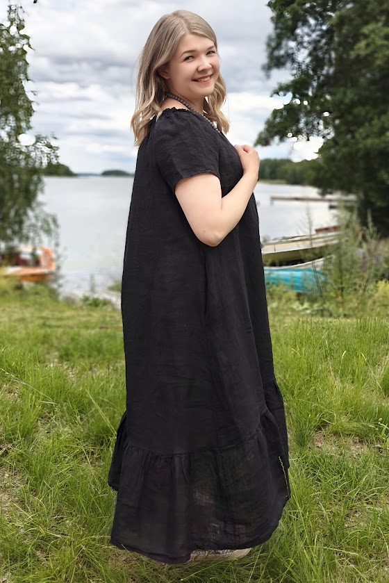 Pellavatehdas Kesäunelma pellavamekko musta