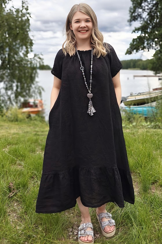 Pellavatehdas Kesäunelma pellavamekko musta