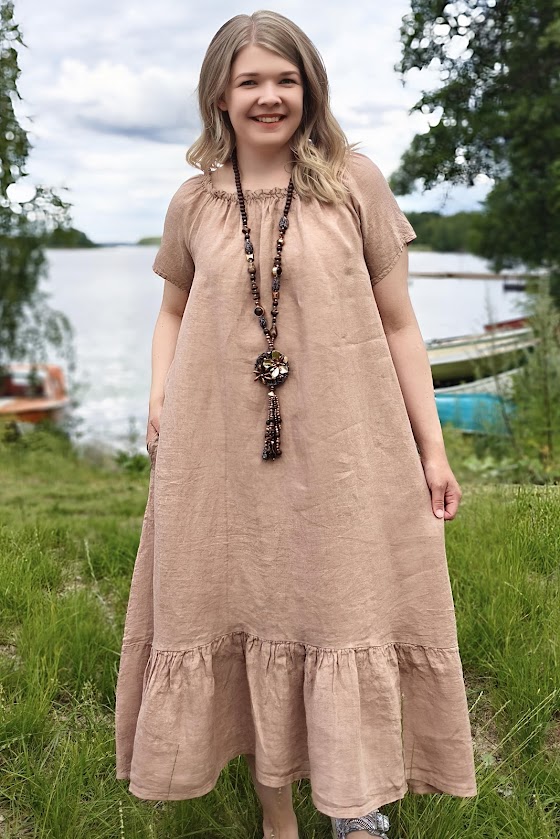 Pellavatehdas Kesäunelma pellavamekko nougat